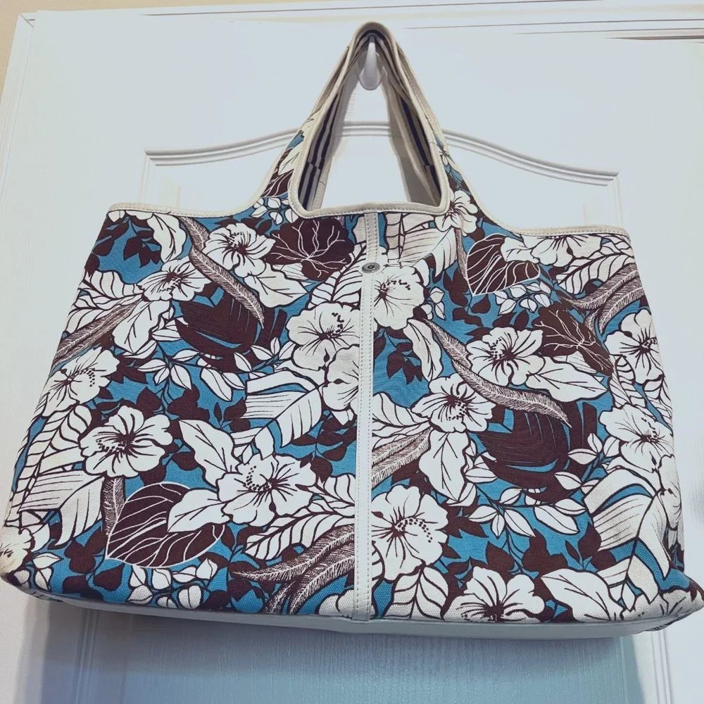 Cole Hann-Large Tote-Leather & Cloth-Snap Close Inside-Pockets-Travel-Beach